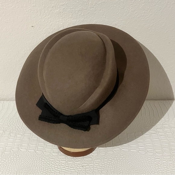 Vintage Brown Hat with Black Accent - Picture 2 of 3